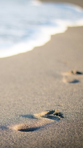 Footsteps in Sand Mobile Wallpaper