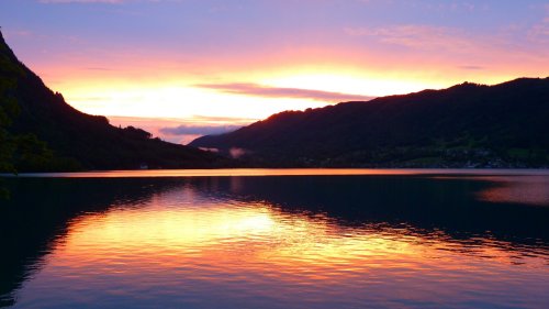 Lake Sunset HD Desktop Wallpaper