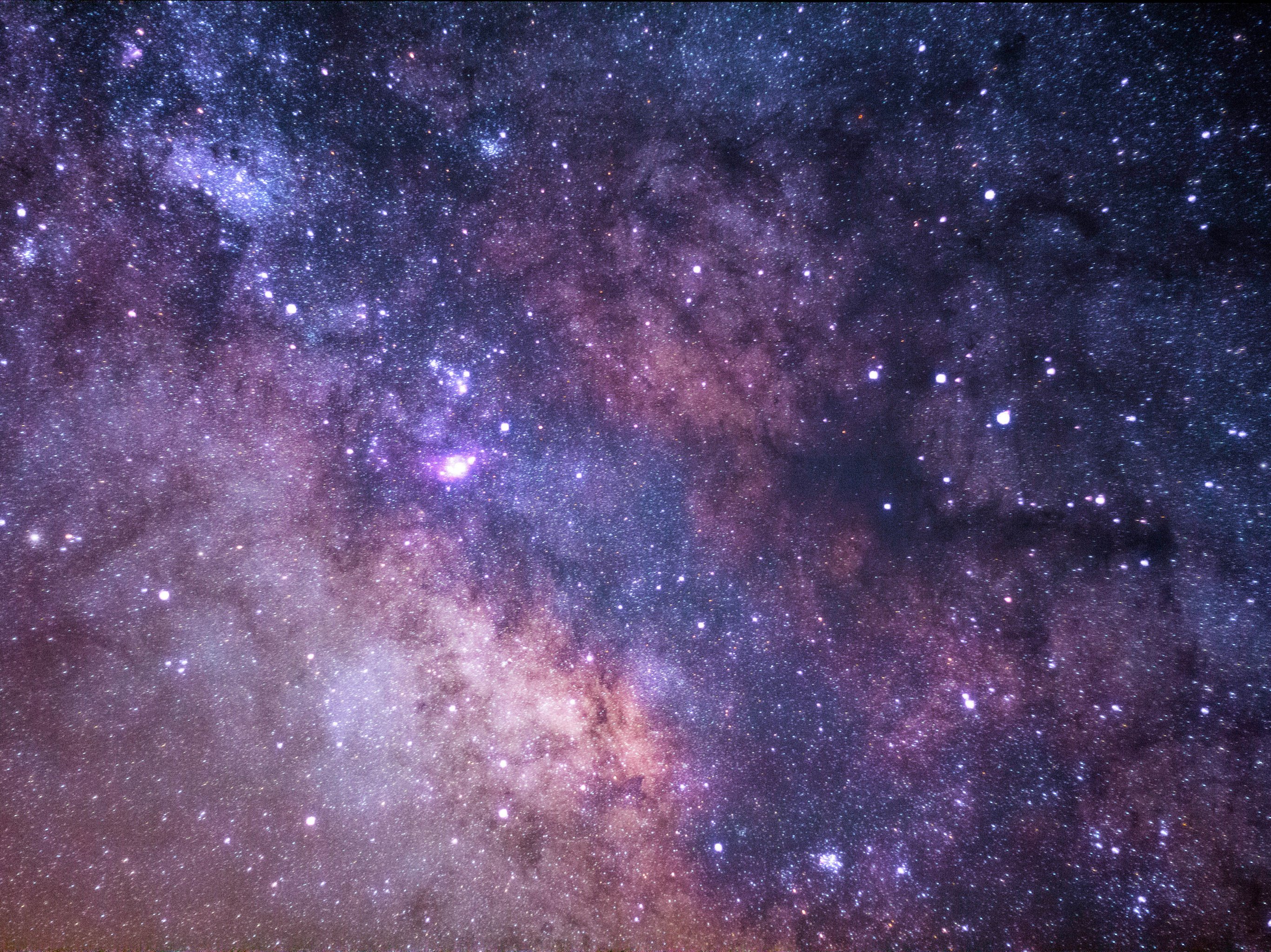 Galaxy wallpaper background: Cảm nhận vẻ đẹp tuyệt vời của vũ trụ bằng bức ảnh nền đẹp như tranh vẽ - Galaxy wallpaper background. Bức hình nền này sẽ đem lại cho bạn một không gian lãng mạn và đầy trẻ trung.