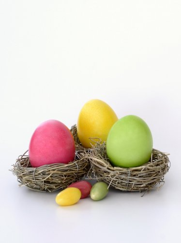 Easter Eggs in Nest iPad Wallpaper