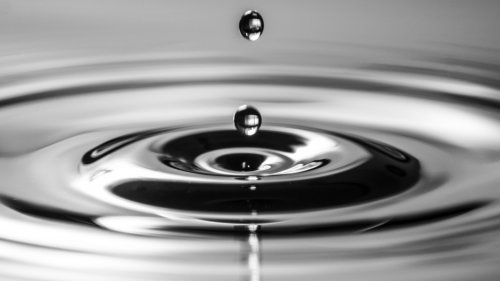 Water Drop and Ripples Wallpaper